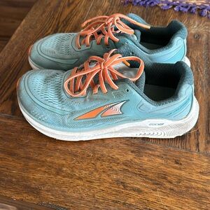 Altra Paradigm W size 8